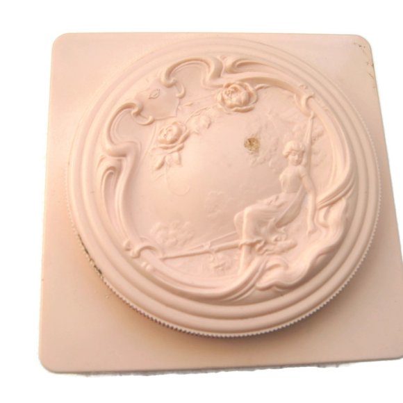Vintage 1960s White Shoulders Bath Powder Box - Picture 1 of 6